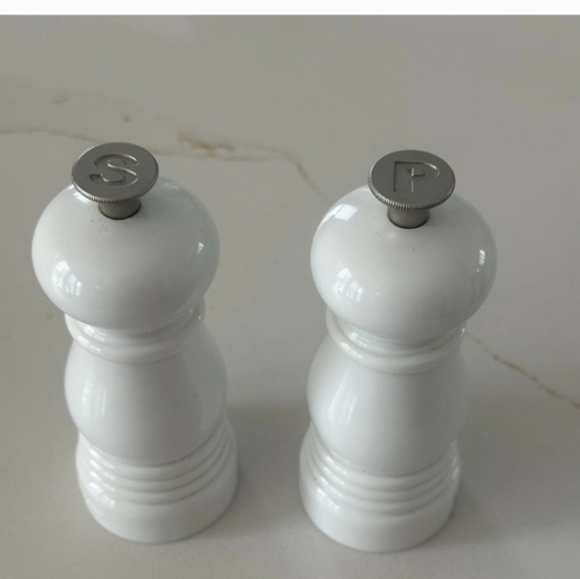 Le Creuset White Salt and Pepper Grinders - Picture 6 of 6